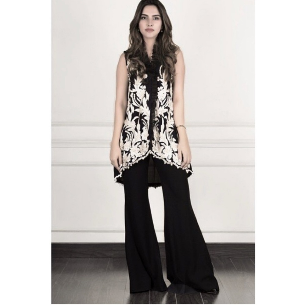 Beautiful Sehrish Rehan elegant pearl top (with sleeves)
